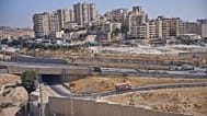 حي الزعيم العربي، الواقع في أطراف القدس الشرقية في الضفة الغربية، بالقرب من المنطقة التي تقول الحكومة الإسرائيلية إنها ستبني فيها وحدات سكنية كجزء من مشروع الاستيطان "E1"