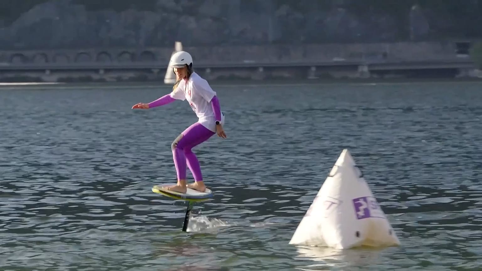 SCREENSHOT - Viola Lippitsch gewinnt Pump Foil Weltcup; Eden Finander führt bei den Männern