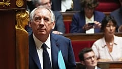 Francois Bayrou llega para dirigirse a la Asamblea Nacional, antes de un voto de confianza parlamentario que podría derrocarlo, en París, Francia, el 8 de septiembre de 2025.