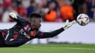 Andre Onana, San Mames Stadyumu'nda Tottenham Hotspur ile oynanan UEFA Avrupa Ligi finali öncesinde ısınırken, 21 Mayıs 2025