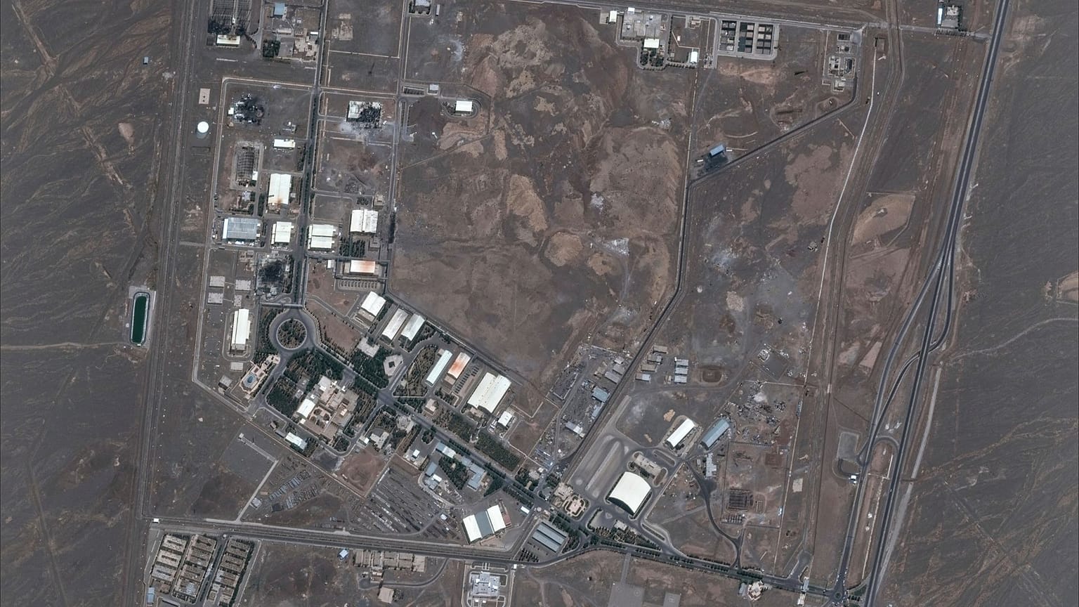Imagen satelital de la planta nuclear de Natanz tras los ataques israelíes
