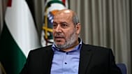 خليل الحية، مسؤول بارز في حركة حماس، وممثل الحركة في المفاوضات المتعلقة بوقف إطلاق النار، يتحدث خلال مقابلة مع وكالة أسوشيتد برس، في إسطنبول، تركيا، بتاريخ 24 أبريل/نيسان 2024