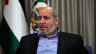 خليل الحية، مسؤول بارز في حركة حماس، وممثل الحركة في المفاوضات المتعلقة بوقف إطلاق النار، يتحدث خلال مقابلة مع وكالة أسوشيتد برس، في إسطنبول، تركيا، بتاريخ 24 أبريل/نيسان 2024