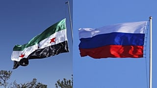 العلم الروسي (يمينًا) والعلم السوري (يسارًا)