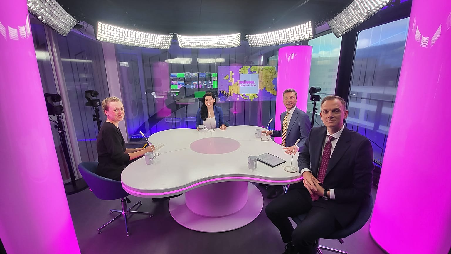E02 BXJTM PL guests