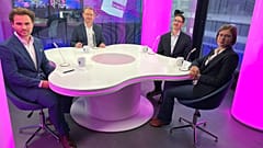 Tüttő Péter, Szűcs Ágnes, Papp Roland és Zsíros Sándor az Euronews stúdiójában