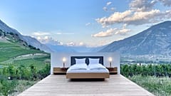 Eines der Open-Air-Kunstkonzept-Zimmer" von Zero Real Estate. Die Marke ist ein Ableger des ursprünglichen Null Stern Hotelkonzepts. 
