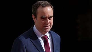 Emmanuel Macron nomeia Sébastien Lecornu como novo primeiro-ministro de França