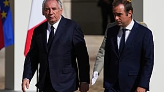 Sebastien Lecornu (sağda), güven oylamasını kaybeden François Bayrou ile birlikte, 5 Eylül 2025
