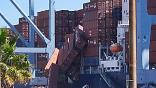 Konteynerler, Long Beach Limanı’ndaki bir yük gemisinden düştü, 9 Eylül 2025