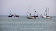 Barche della Global Sumud Flotilla per Gaza sono ancorate al largo di Sidi Bou Said in Tunisia (9 settembre 2025)