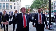 Президент Дональд Трамп общается с журналистами недалеко от Белого дома во вторник, 9 сентября 2025 года.