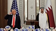 الرئيس دونالد ترامب يؤدي التحية العسكرية أثناء عزف النشيد الوطني الأمريكي، وأمير قطر الشيخ تميم بن حمد آل ثاني في قصر لوسيل في الدوحة، قطر، يوم الأربعاء 14 مايو 2025.