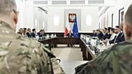 Donald Tusk miniszterelnök a varsói kormány rendkívüli ülésen