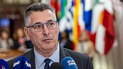 ΑΡΧΕΙΟ: Ο υπουργός Εξωτερικών του Ισραήλ Gideon Sa'ar συνομιλεί με δημοσιογράφους κατά την άφιξή του για τη συνάντηση ΕΕ-Νότιας Γειτονίας στο κτίριο του Συμβουλίου της ΕΕ, 14 Ιουλίου 2025.