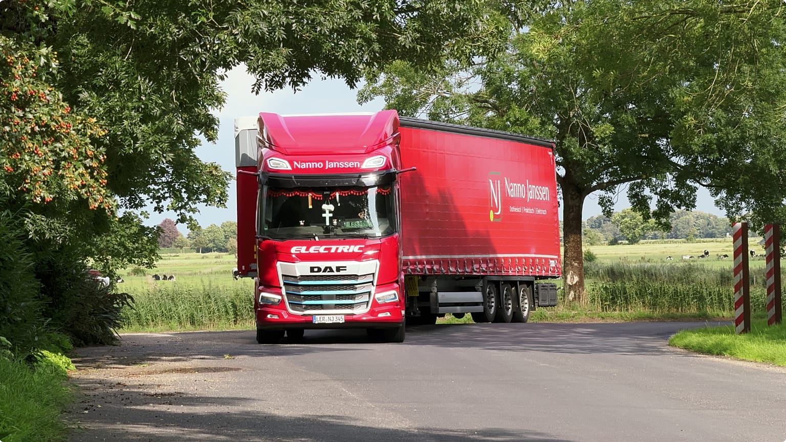 Auch 40-Tonner können mit Strom fahren, Nanno Janssens Logistikunternehmen mit Sitz in Ostfriesland beweist es.