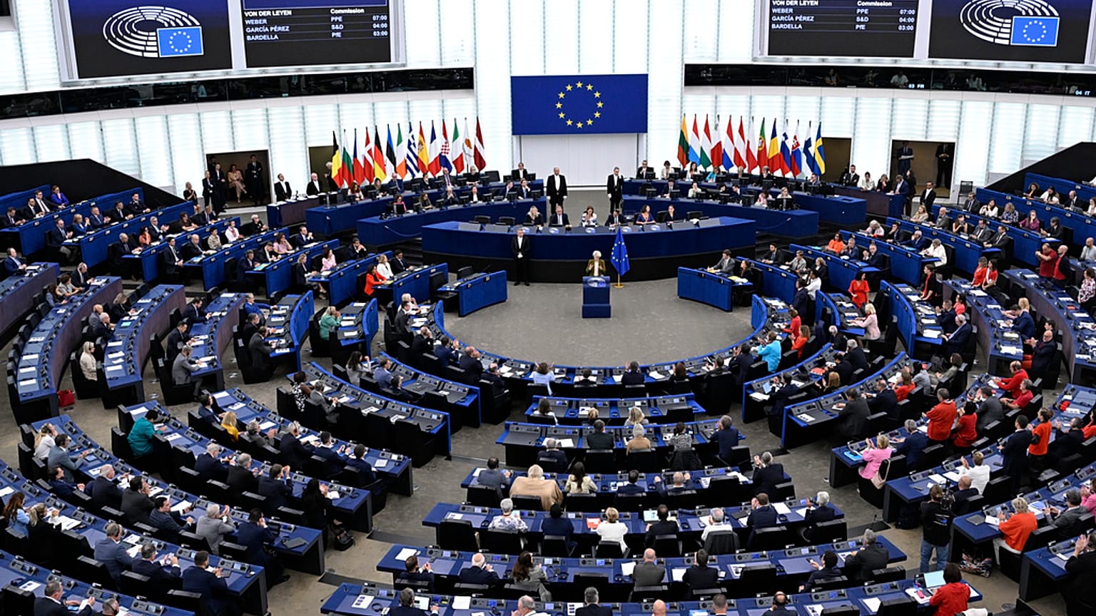 La presidente della Commissione europea Ursula von der Leyen pronuncia il discorso sullo stato dell'Unione al Parlamento europeo a Strasburgo, Francia, 10 settembre 2025