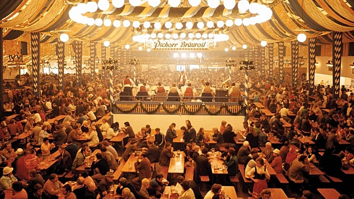 Dal fumo dentro per portare la tua birra: regole dell'Oktoberfest che potrebbero vedere le multe dei viaggiatori 1 696x392 cmsv2 35c657b3 455e 59f0 acd7 95fa29a52dad 9460254