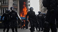 In Paris brannte ein Restaurant - offenbar ausgelöst durch eine Tränengas-Kartusche der Polizei