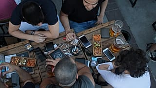 Os regulamentos propostos abrangeriam também os cigarros electrónicos e os vapes.