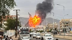 Flammen und Rauch steigen nach israelischen Luftangriffen in Sanaa auf, 10. September, 2025