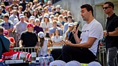 Ο Charlie Kirk μιλάει πριν πυροβοληθεί κατά τη διάρκεια της επίσκεψης του Turning Point στο Utah Valley University στο Orem της Γιούτα, Τετάρτη 10 Σεπτεμβρίου 2025. 