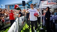 Charlie Kirk verteilt Hüte, bevor er an der Utah Valley University in Orem, Utah, eine Rede hält. Bei der Rede fallen Schüsse, er stribt. elle: SALT LAKE TRIBUNE OUT