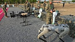 Illusztráció - a kínai hadsereg robotkutyákat tesztel, 2024.05..16