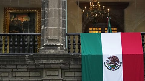 A Mexican flag hangs at the National Palace as President Claudia Sheinbaum delivers her first state-of-the-nation address in Mexico City. 1 Sept. 2025.