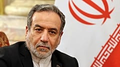 عباس عراقچی، وزیر امور خارجه ایران، در دیدار با رافائل گروسی، مدیرکل آژانس بین‌المللی انرژی اتمی و بدر عبدالعاطی، وزیر امور خارجه مصر، کاخ تحریر قاهره، سه‌شنبه، ۹ سپتامبر۲۰۲۵