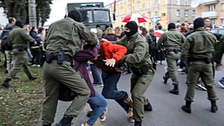Police officers detain protesters during a rally in Minsk, 8 September, 2020