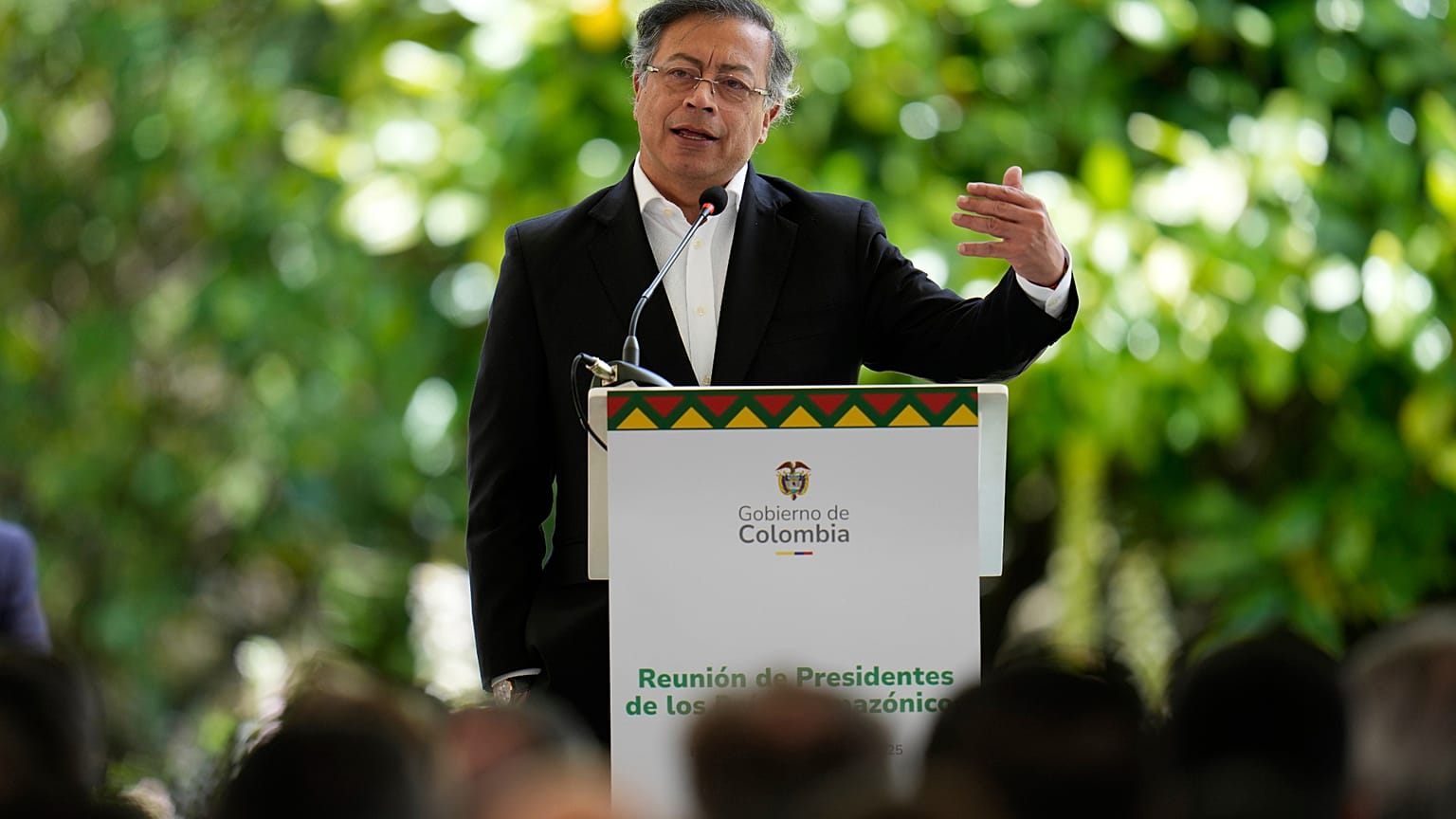 El presidente de Colombia, Gustavo Petro, habla durante una reunión de líderes de la Organización del Tratado de Cooperación Amazónica en Bogotá, Colombia, 22 de agosto 2025