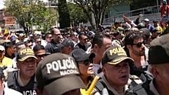 Varios simpatizantes de Daniel Noboa llegan hasta la Corte Constitucional el pasado 12 de agosto de 2025.