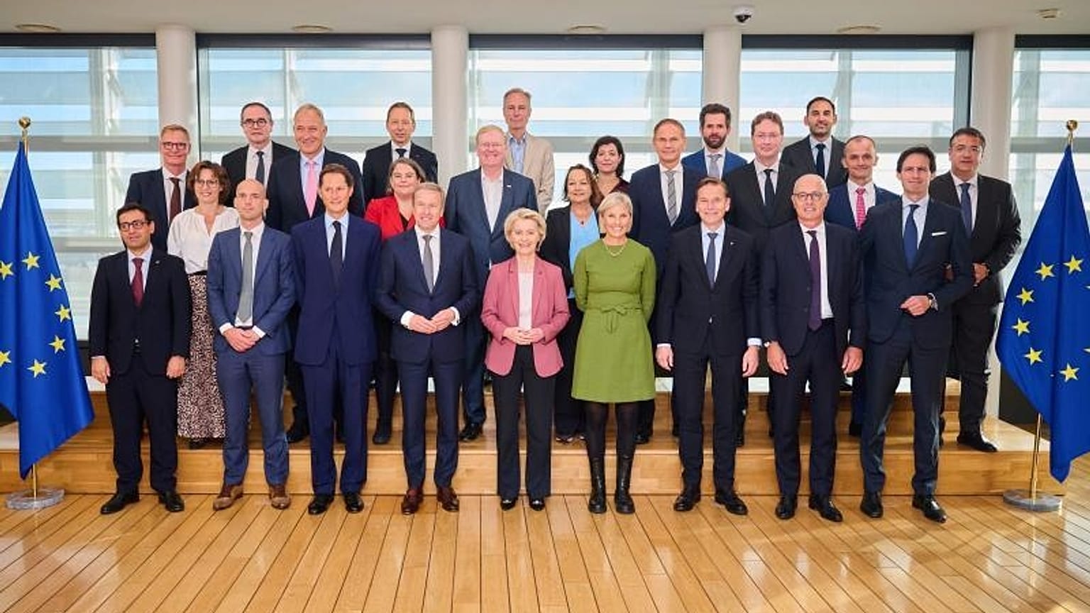 EU Commission president Ursula von der Leyen meeting representatives of the European car industry, in Brussels, Sept. 12, 2025 (EC Audiovisual Service/ Dati Bendo)