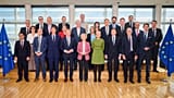 A presidente da Comissão Europeia, Ursula von der Leyen, reúne-se com representantes da indústria automóvel europeia, em Bruxelas, a 12 de setembro de 2025 (Serviço Audiovisual da CE/Dati Bendo)