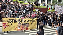 Hunderte Studierende der Universität der Philippinen protestieren
