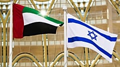   رُفعت الأعلام الإماراتية والإسرائيلية في السماء أثناء إلقاء الرئيس الإسرائيلي إسحاق هرتسوغ كلمة في معرض إكسبو 2020 في دبي، الإمارات، 31 يناير/كانون الثاني 2022.