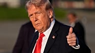 Donald Trump, bajando del Air Force One