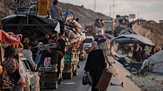 فلسطینی‌های آواره که از شمال غزه گریخته‌اند، روز پنجشنبه، ۱۱ سپتامبر ۲۰۲۵
