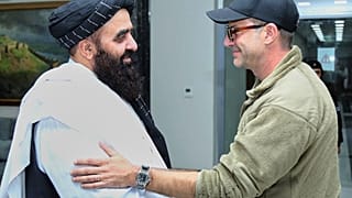 دیدار امیرخان متقی (چپ)، وزیر خارجه دولت طالبان با آدام بوهلر، نماینده ویژه رئیس جمهور ایالات متحده در کابل