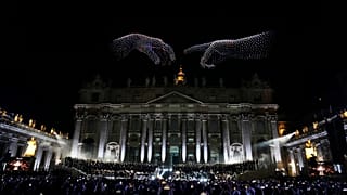 Droni ricreano immagini religione durante il concerto in Vaticano