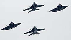 F35-ös és F18-as gépek köteléke