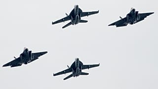 F35-ös és F18-as gépek köteléke