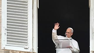 Papa Leone XIV in Piazza San Pietro durante l'Angelus
