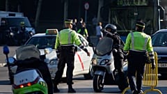 Bild der Polizei, die den Verkehr in Madrid regelt. Archiv