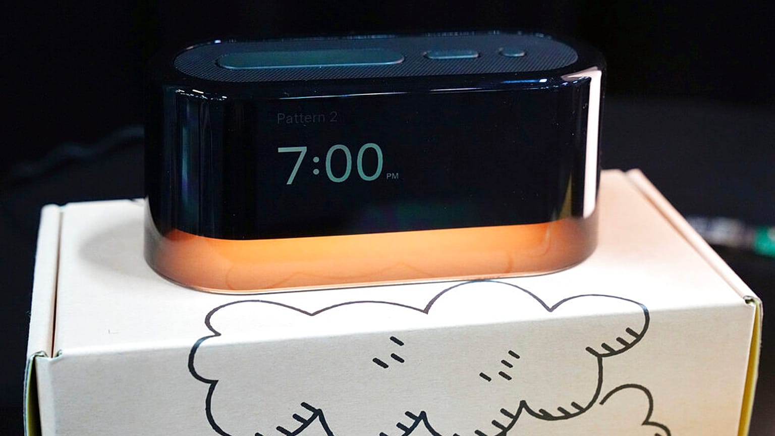 ساعة المنبه الذكية Loftie معروضة في جناح Loftie خلال فعالية CES Unveiled قبل انطلاق معرض التكنولوجيا CES، يوم الإثنين 3 يناير 2022، في لاس فيغاس