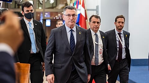 Gideon Saar chega a uma cimeira do Conselho Europeu em Bruxelas, a 14 de julho de 2025.