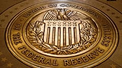 Fájlkép - Az Egyesült Államok Federal Reserve System kormányzótanácsának pecsétje a Marriner S. Eccles Federal Reserve Board Building földjén látható.