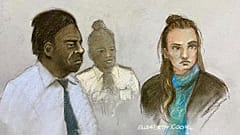 Diese Gerichtszeichner-Skizze von Elizabeth Cook zeigt Mark Gordon und Constance Marten bei ihrem Auftritt im Old Bailey in London. Courtesy: Elizabeth Cook