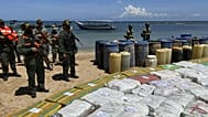Archív fotó: a venezuelai hadsereg által lefoglalt illegális drogok Tiraya tengerpartján